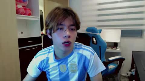 Snapshot of dae_lune chatting on 02-18-26, 11:22 dae_lune online show from 02-18-26, 11:22