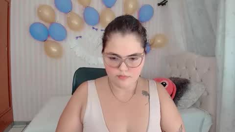 Snapshot of daeneryslove_doll chatting on 10-12-25, 04:22 daeneryslove_doll online show from 10-12-25, 04:22
