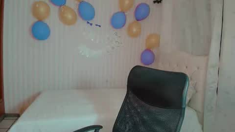 Snapshot of daeneryslove_doll chatting on 10-14-25, 05:41 daeneryslove_doll online show from 10-14-25, 05:41