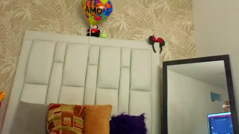 daffnelewis online show from 04-20-26, 11:02