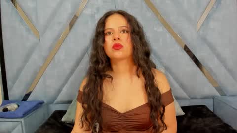 Snapshot of dafne_cleo chatting on 09-23-25, 10:35 Dafne online show from 09-23-25, 10:35