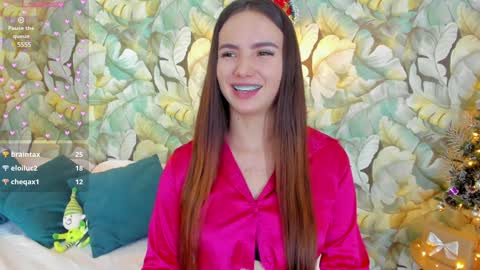 Snapshot of dafnevega chatting on 12-26-24, 07:49 Dafne  online show from 12-26-24, 07:49