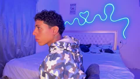 dafnezahiraa  online show from 10-05-25, 08:40