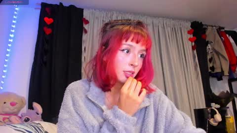 Snapshot of dafnne__hall chatting on 05-03-26, 01:33 Dafnne online show from 05-03-26, 01:33