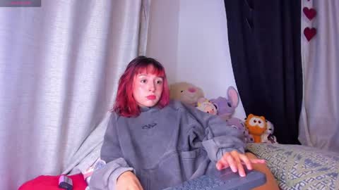 Snapshot of dafnne__hall chatting on 05-14-26, 02:29 Dafnne online show from 05-14-26, 02:29