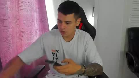 Snapshot of dage_19 chatting on 06-07-26, 08:23 my name is Jhon and I live in colombia online show from 06-07-26, 08:23