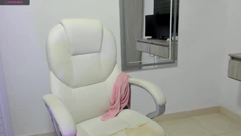 Dahian  online show from 10-21-25, 01:01