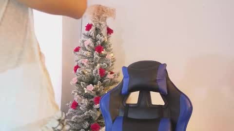 Dahiana online show from 12-14-25, 06:34