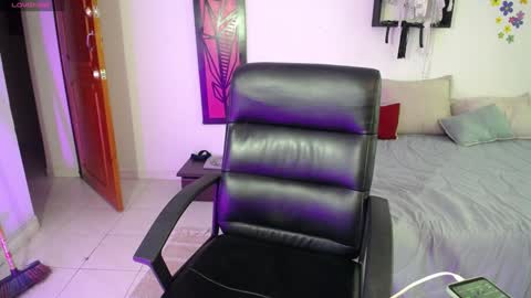 Dahiana online show from 01-28-25, 03:14