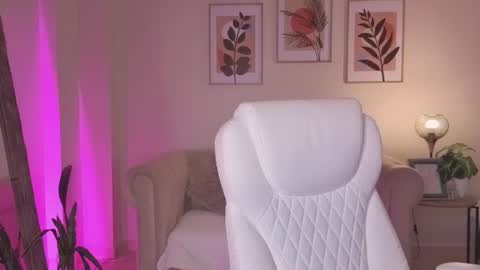 Dahiann Walcott online show from 07-22-26, 07:05