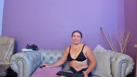 Dahiane Connor online show from 11-22-25, 11:48