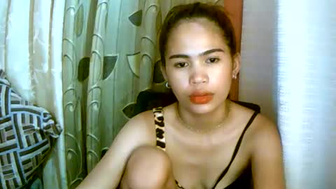 Snapshot of dahlia_123 chatting on 12-05-24, 10:55 Im Dahlia online show from 12-05-24, 10:55
