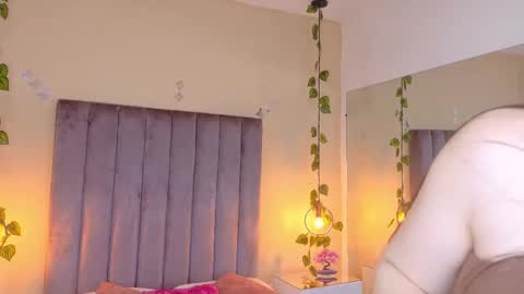 Dahlia online show from 03-21-26, 08:30