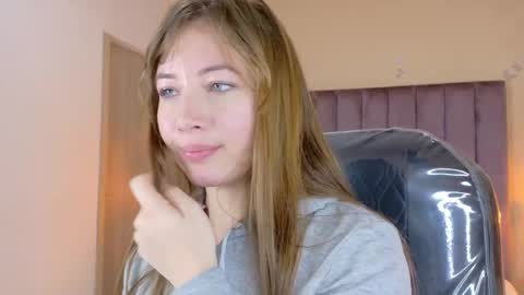 Dahlia online show from 04-04-26, 06:55