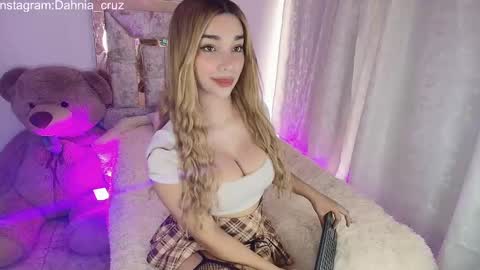 dahnia_cruz online show from 09-23-25, 04:32