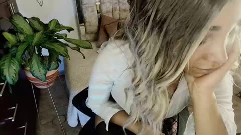 dahnia_cruz online show from 04-23-26, 06:21