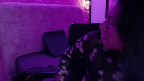 Snapshot of daila51 chatting on 11-25-25, 11:21 Daila online show from 11-25-25, 11:21