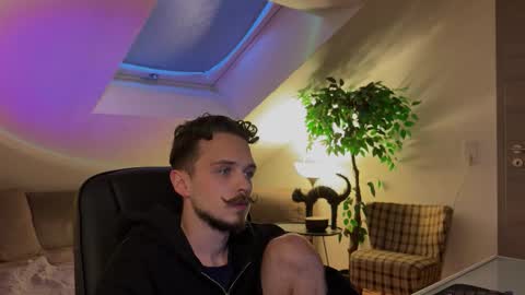 Snapshot of daimon_hall chatting on 03-19-26, 05:17 Daimon online show from 03-19-26, 05:17