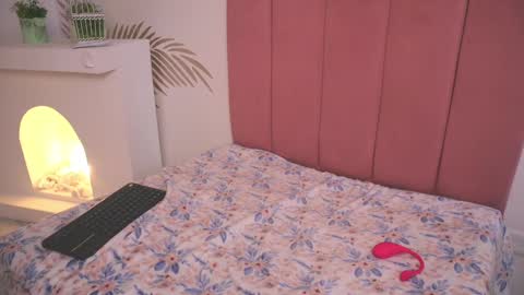 Snapshot of daisha_riley chatting on 03-06-25, 03:45 Lauren online show from 03-06-25, 03:45