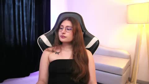 Snapshot of daisha_riley chatting on 09-19-25, 08:20 Lauren online show from 09-19-25, 08:20