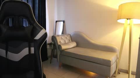 Lauren            online show from 11-11-25, 02:39