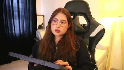 Lauren            online show from 11-13-25, 03:55