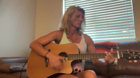 Daisy137 online show from 10-26-25, 03:18