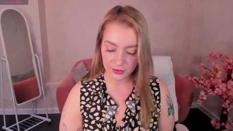 Viickie online show from 03-29-26, 01:16