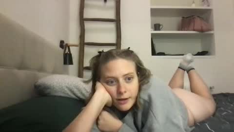 daisy_lately online show from 11-18-25, 02:54