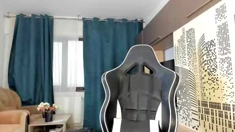 Snapshot of daisysland chatting on 12-01-25, 11:59 Beatrice online show from 12-01-25, 11:59