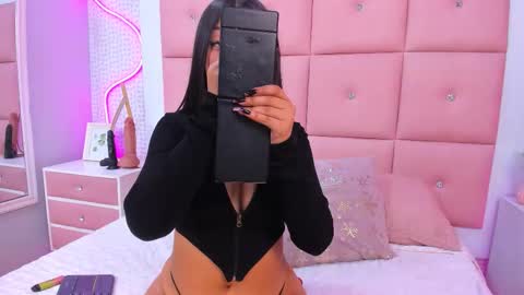 Mariana online show from 11-12-25, 11:54