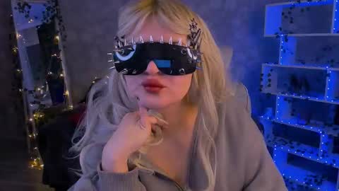 Daisy online show from 02-22-26, 01:51