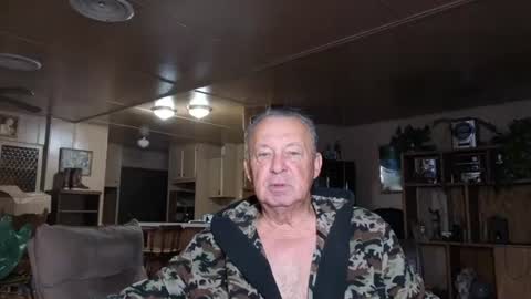 Snapshot of dakit2 chatting on 09-28-25, 01:27 dakit online show from 09-28-25, 01:27