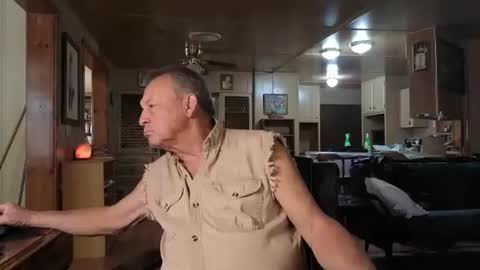 Snapshot of dakit2 chatting on 09-29-25, 05:29 dakit online show from 09-29-25, 05:29