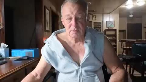 Snapshot of dakit2 chatting on 11-06-25, 02:18 dakit online show from 11-06-25, 02:18