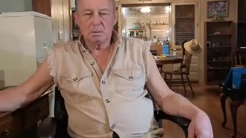 Snapshot of dakit2 chatting on 12-13-25, 07:53 dakit online show from 12-13-25, 07:53