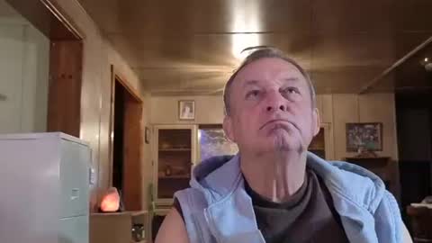 Snapshot of dakit2 chatting on 12-18-25, 03:18 dakit online show from 12-18-25, 03:18