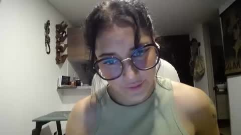 IG  dakotasofiaa online show from 12-17-24, 09:07