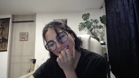 IG  dakotasofiaa online show from 12-20-24, 05:47