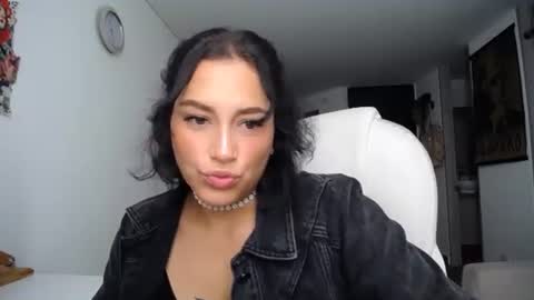 IG  dakotasofiaa online show from 01-18-25, 09:55