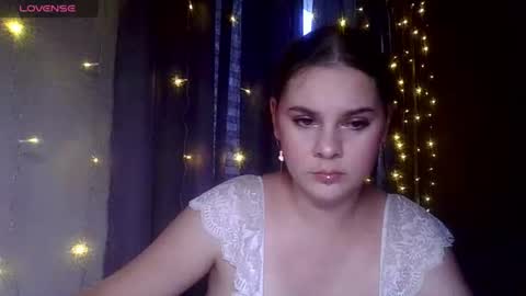 Snapshot of dakota_charm_ chatting on 06-24-26, 01:43 Dakota online show from 06-24-26, 01:43