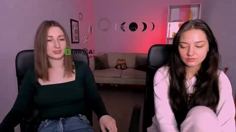 Snapshot of dakota_simple chatting on 12-18-25, 06:41 Dakota online show from 12-18-25, 06:41