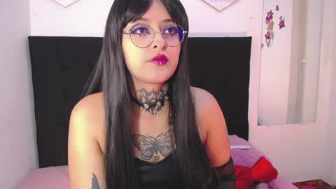 Daakota  online show from 04-21-26, 12:00