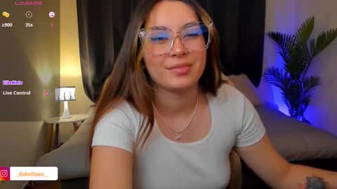 dakottaa__ online show from 12-01-25, 11:54