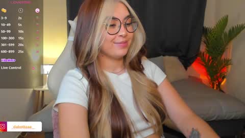 dakottaa__ online show from 04-22-26, 01:30