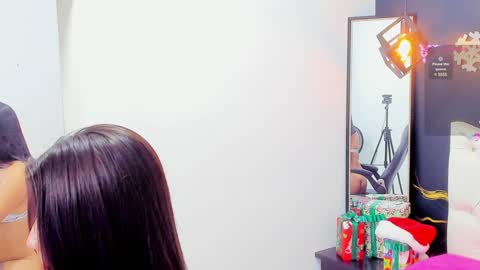 Snapshot of dalas_sr chatting on 12-12-24, 06:53 Liz online show from 12-12-24, 06:53