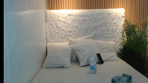 Snapshot of dale_xox23 chatting on 05-25-26, 01:06 Dale online show from 05-25-26, 01:06