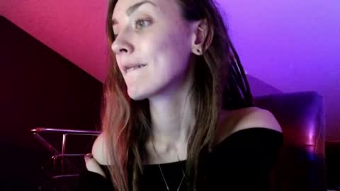 Dalia  online show from 01-22-25, 01:21