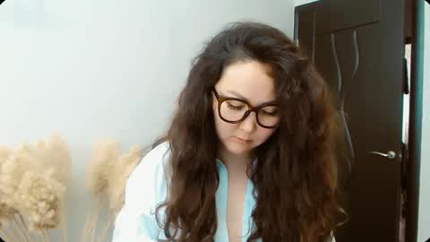 Snapshot of dalidayes chatting on 09-11-25, 08:47 Dali online show from 09-11-25, 08:47