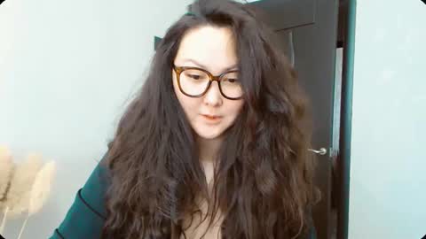 Snapshot of dalidayes chatting on 11-04-25, 05:28 Dali online show from 11-04-25, 05:28